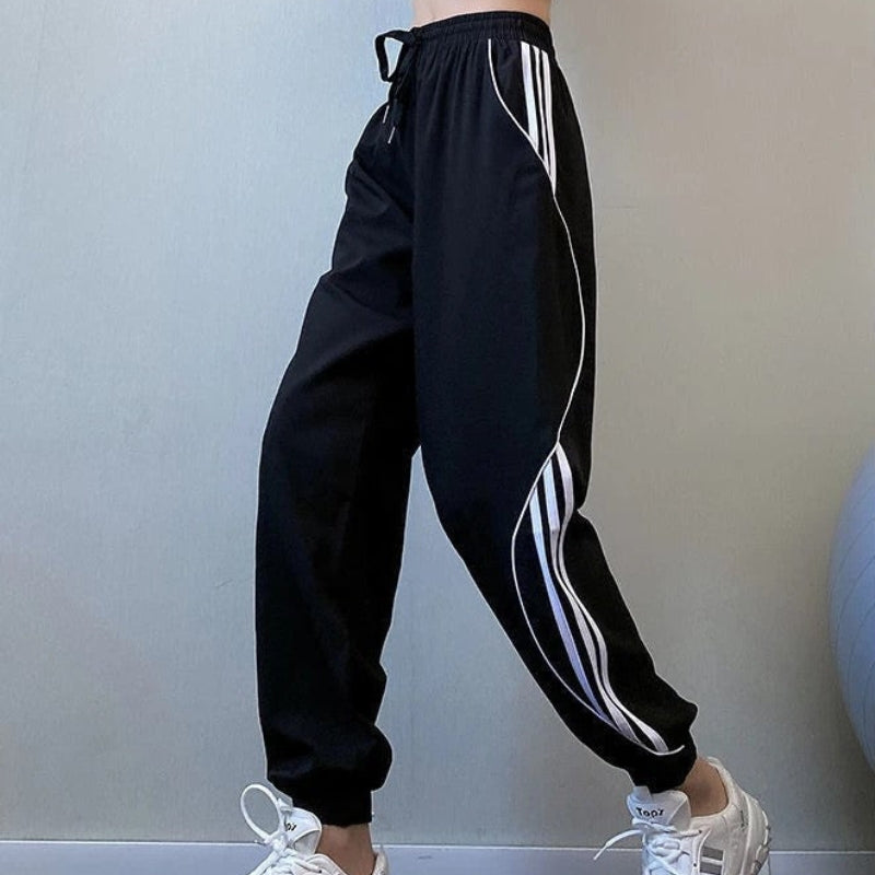 Moderne joggingbroek met relaxte pasvorm en verstelbare tailleband