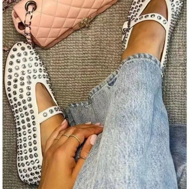Chique flats met mini verstelbare band en gesp aan de zijkant