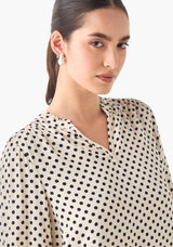 Top met Polkadotprint en Mandarijnkraag