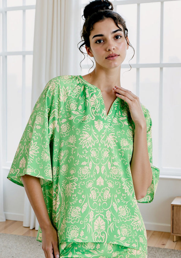 Groen gekleurde bloementop en pyjamaset
