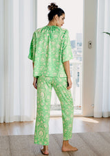 Groen gekleurde bloementop en pyjamaset