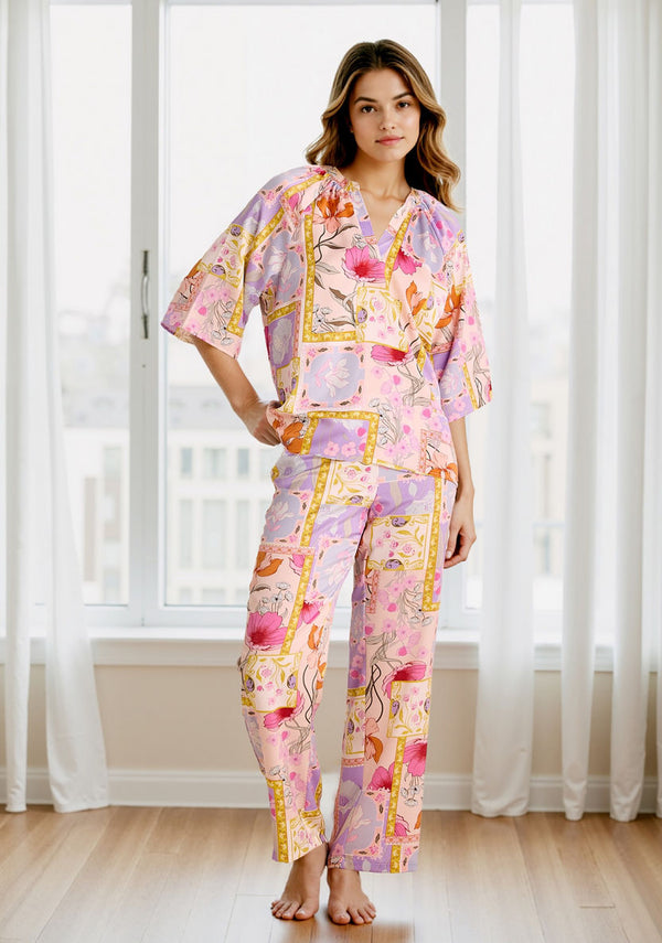 Roze Satijnen Pyjamaset met Bloemenprint