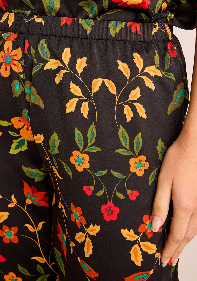 Zwart Satijnen Pyjamaset met Gele Bloemenprint
