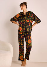 Zwart Satijnen Pyjamaset met Gele Bloemenprint