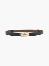 Verstelbare dunne riem met minimale gespdetails en smalle structuur