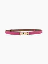 Verstelbare dunne riem met minimale gespdetails en smalle structuur