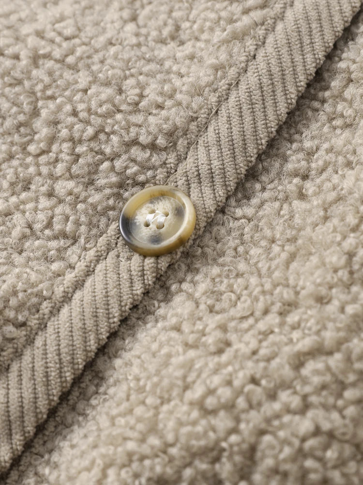Licht damesvest met knoopjes