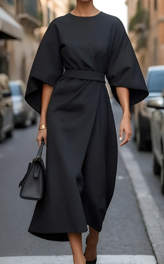 Minimalistische luxueuze jurk met riem