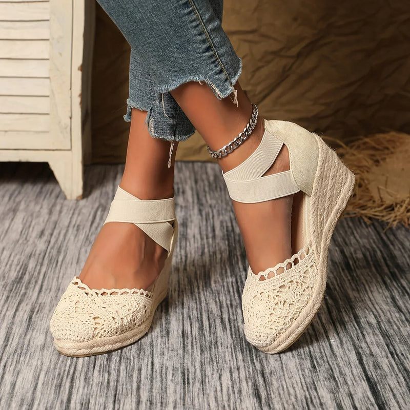 Elegante sleehak sandalen met open teen en enkelbandje