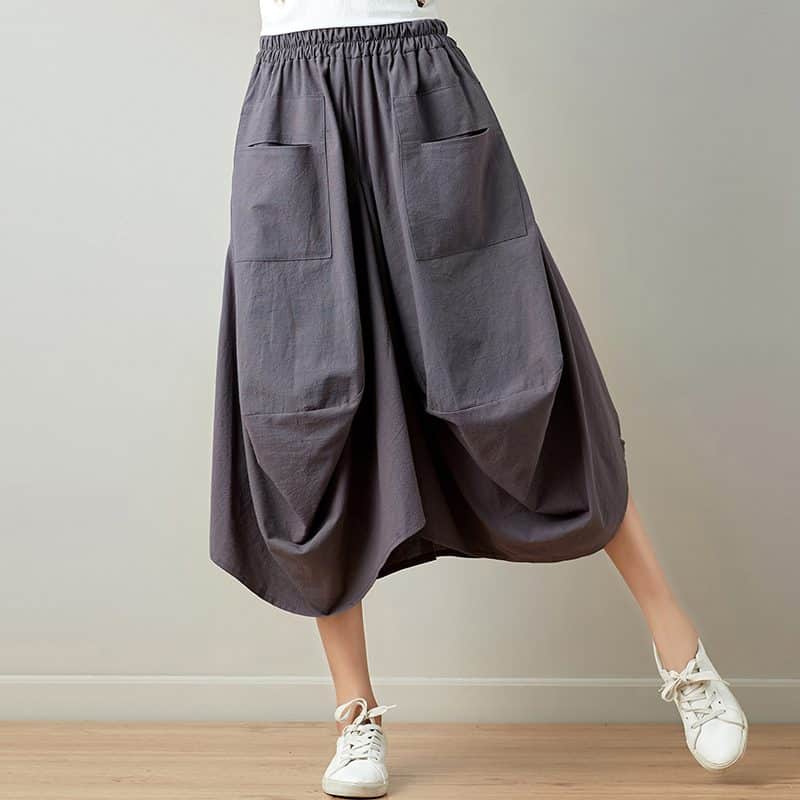 Relaxte gedrapeerde broek met praktische zakken en vloeiend silhouet